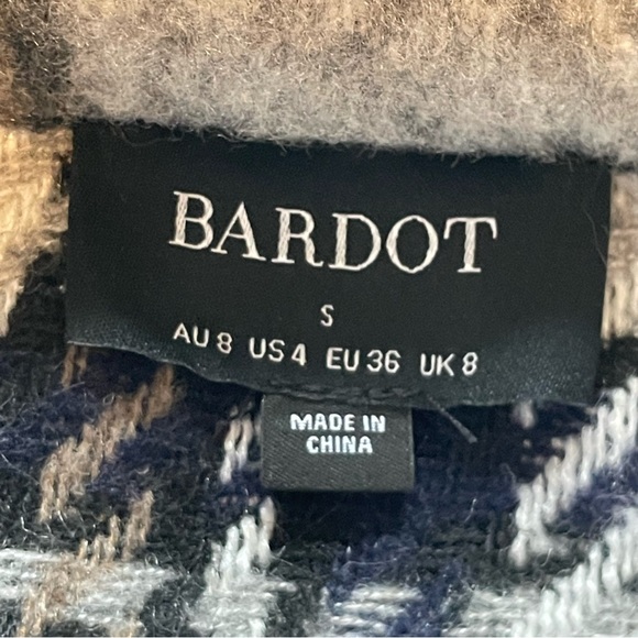 Shacket - Picture 6 of 7